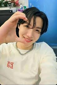 It's crazy to me how this is supposed to be the same person. That being  said I love both tbh.