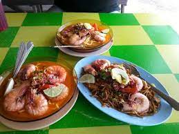 This eatery outlet mee udang yaakob at pulau sayak specialises only in mee udang ( prawn mee )…either curried or fried. Variety Of Fresh Shrimp Noodles Picture Of Usop Mee Udang Pulau Sayak Kota Tripadvisor