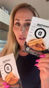 This one is sinfully delicious ,  This 𝙨𝙞𝙣𝙜𝙡𝙚-𝙨𝙚𝙧𝙫𝙚 𝘽𝙧𝙤𝙬𝙣  𝙎𝙪𝙜𝙖𝙧 𝘾𝙞𝙣𝙣𝙖𝙢𝙤𝙣 𝘽𝙖𝙣𝙖𝙣𝙖 𝘾𝙖𝙠𝙚 is made in the microwave  in under 2 minutes — and still delivers 𝟮𝟬+ 𝗴𝗿𝗮𝗺𝘀 𝗼𝗳  𝗽𝗿𝗼𝘁𝗲𝗶𝗻 with Devotion’s Sinful ...