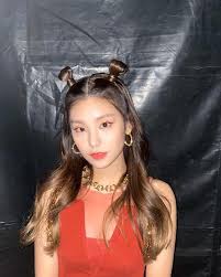200103 Itzy Instagram Update With Yeji Itzy Hair Styles Kpop Girls