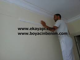 Saten alçı harcı hazırlanırken su dışında kum ya da çimento gibi malzemeler kesinlikle katılmamalıdır ve katılan su miktarına karışımın inceliği açısından dikkat edilmelidir. Sikonlu Boya Uzerine Hangi Alci Cekilir