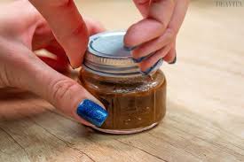 L Exfoliation Des Levres Est Un Allie De Taille Pour Bien Soigner Les Levres Et Les Proteger De Exfoliant Pour Les Levres Huile Menthe Poivree Exfoliant Levres