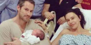 Ataizi, anne oğul fantastik çocuk filmini izlemeye geldiklerini ve ardından alışveriş yapacaklarını belirtti. Hande Ataizi 41 Yasinda Anne Oldu