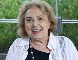 Aprendeu balé clássico e canto e inciou sua carreira no teatro na década de 1950. R8p2asitzncejm