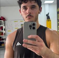 Looking for Recommendations 💪🏼 I'm looking for a personal trainer/coach  who is mobile (can come to me or work outside a traditional gym). Ideally,  someone who also provides meal plans and keeps