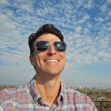 Lori Schadewald's Instagram, Twitter & Facebook