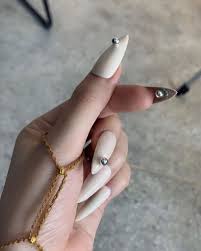 If you are looking for simple yet elegant nail ideas to increase your fashion sense, then one thing that some people neglect is to take care of your nails. Be Simple Yet Beautiful Steal These Elegant Nail Art Style From Blackpink S Jisoo Dailynewscatch