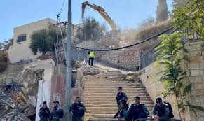 وتسعى جمعيات استيطانية يهودية إلى استصدار حكم محكمة وإخلاء عائلات فلسطينية من منازلها هناك. Ø§Ù„ØµØ­Ø§ÙÙŠ Ø³Ø§Ù…Ø± Ø§Ù„Ø²Ø¹Ø§Ù†ÙŠÙ† Ø­ÙŠ Ø§Ù„Ø´ÙŠØ® Ø¬Ø±Ø§Ø­ Ø§Ù„Ù…Ù‚Ø¯Ø³ÙŠ Ù…Ø­ÙƒÙ…Ø© Ø§Ù„Ø§Ø­ØªÙ„Ø§Ù„ ØªØµØ¯Ø± Ø­ÙƒÙ…Ù‡Ø§