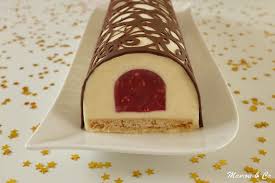 Buche Framboise Amande En Dentelles De Chocolat Buche Framboise Recette Gateau Noel Recette Buche Chocolat