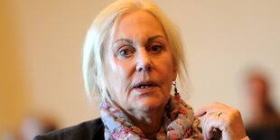 NDR-Betrugsprozess gegen Doris Heinze: Familie Heinze-Strobel schwieg sich  an