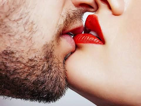 Kiss Day: মনের মানুষের ঠোঁটে ঠোঁট রাখলেই লোহার থেকেও পোক্ত হবে সম্পর্কের ভিত! আরও কী কী উপকার মিলবে, ঝটপট জেনে নিন! - 5 reasons why kissing is so important in ...