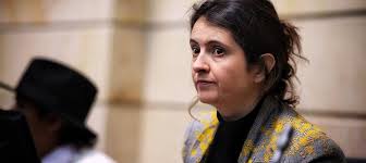 La hija de Paloma Valencia habla durante charla sobre el maltrato a niños