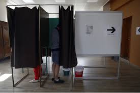 A marseille, des bureaux de vote ont été fermés le matin du 20 juin faute d'assesseurs pour le premier tour des élections régionales et départementales. Qvzec96bxhr1cm