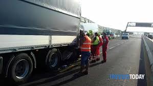 Gravissimo incidente mortale sull'autostrada a4, esercito in lutto: Schianto In Autostrada A4 Fra San Giorgio Di Nogaro E Latisana In Direzione Venezia