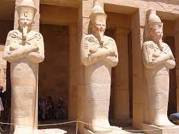 Pharaoh Statues At Temple Of Hatshepsut Temple Egyptian Art Statue Egypt Temple