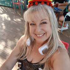 What are some recommendations for studio or 1 bedroom apartments near UT in  Austin, Texas?