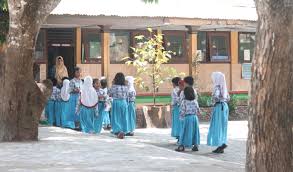 Seorang guru bijak dan 3 muridnya deras co id. Cerita Guru Dari Lombok Tidak Ada Anak Yang Bodoh Program Rise Di Indonesia