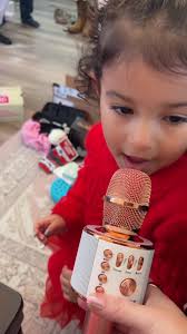 Olivia's Heartwarming Christmas Singing Performance