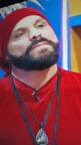 Que marca de tinte usan en la peluquería ... para no comprarlo jamas  jajaja! Si la producción no tiene para comprar un tinte entonces que el  guión diga que fue solo a