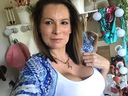 Fiona Gee's Instagram, Twitter & Facebook