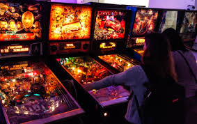 Maybe you would like to learn more about one of these? Un Paraiso Para Los Aficionados Al Pinball Y Los Videojuegos Arcade