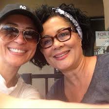 Shellie Lawrence (shellieleelawrence)