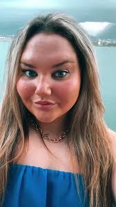 Anna Hamlett's Instagram, Twitter & Facebook