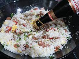 Nasi goreng dengan terung dan basil. Nasi Goreng Sosej Azie Kitchen