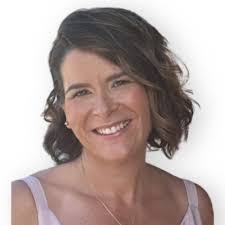 Lynette Milligan's Instagram, Twitter & Facebook