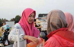 Lokasinya yang ada di mall membuatnya tidak sulit untuk dicari. Viral Gadis Cantik Penjual Cilok Utari Berkah Kerja Keras Dan Doa Ungarannews