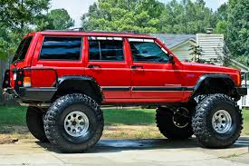 Black And Red Jeep Grand Cherokee Big Red Jeep Cherokee Coches Todoterreno Jeep Modificados Carros Y Camionetas