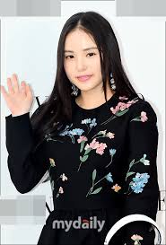 She is a pretty girl, the last time i see her, she was like a baby and with her daddy talking ang visiting all the yg family. Netizens Praise Min Hyo Rin And Say She Doesn T Seem To Age Bias Wrecker Kpop News