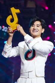 Quan Không Gờ: TikTok Creator truyền cảm hứng với video việc tử tế