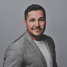 Denise Hedge's Instagram, Twitter & Facebook