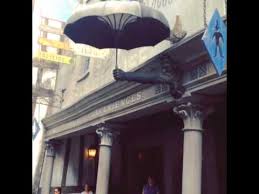 Wizarding World Of Harry Potter Spell Casting Diagon Alley Casting To Make An Umbrella Rain Youtube