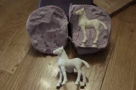 Membuat patung dengan cara membutsir biasanya mempergunakan bahan tanah liat atau. Paman Tigis Teknik Cetak Dalam Seni Patung