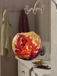 Laternen Basteln So Gestalten Sie Eine Laterne Laternen Basteln Laterne Basteln Luftballon Kinderleichte Laternen Basteln