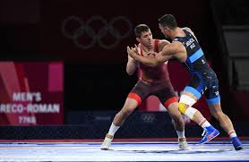 Lőrincz tamás döntőbe jutott a kötöttfogású birkózók 77 kilogrammos kategóriájában a tokiói olimpia hétfői versenynapján. Rp7z1 8trzheam