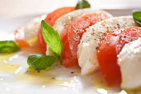 Mozzarella e pomodoro per tutti! Mozzarella E Pomodoro Ecco Perche Non Bisognerebbe Mangiarli Insieme