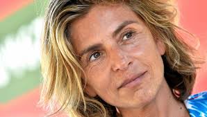 Elle est la fille de georges nivat, universitaire, historien et traducteur français. L2x2zevx2l Lym