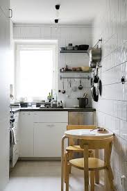 Meski dalam keterbatasan ruang, dapur sederhana nan minimalis ini terasa sangat mewah dan berkelas. 22 Desain Dapur Sederhana Unik Dan Triknya Mudah