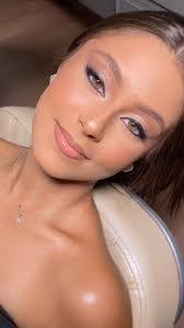 Esther Sousa's Instagram, Twitter & Facebook