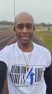 What's this whole thing about turning 30 and people doing half marathons or  even marathons? The funny thing is when I do my first half marathon? I'll  be 30 years old. 🤦‍♂️