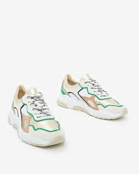 Je trempe le linge blanc dans la javel puis je les rince bien avant de les passer dans la machine a laver mais j'aurais voulu un meilleur résultat, auriez vous des conseils pour le linge blanc ainsi que pour le linge de. Comment Nettoyer Des Baskets Blanches Sales
