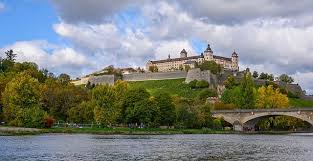 Im ressort regional finden sie nachrichten und neuigkeiten aus deutschland und ihrer region. Corona Update Hoher Inzidenz Wert Stadt Wurzburg Erlasst Weitere Beschrankungen Lokale Nachrichten Aus Stadt Und Landkreis Schweinfurt