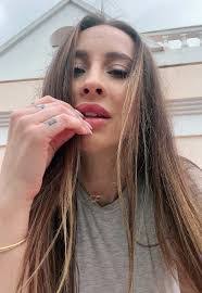 Melissa Schroder's Instagram, Twitter & Facebook