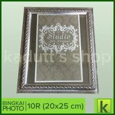 Harga yang kami tawarkan tergolong murah, yakni mulai dari 15.000. Jual Frame Foto Bingkai Foto Hiasan Dinding Pigura Ukir Warna Gold Ukuran 8r 10r 20x25cm Di Lapak My Decor Bukalapak