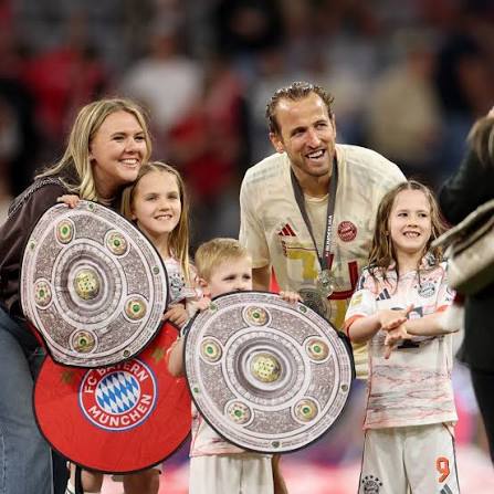 Sharing special moments with my family is everything. ❤️🏆