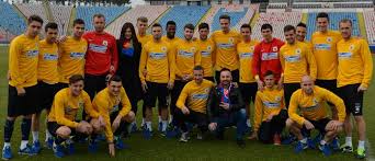 George gigi becali es una figura muy controvertida en el fcsb, cuya participación en la vida del club y del equipo ha sido descrita a menudo como autoritaria y dictatorial tanto por los medios como por los aficionados. Fc Steaua Bucuresti Nu Fcsb Home Facebook