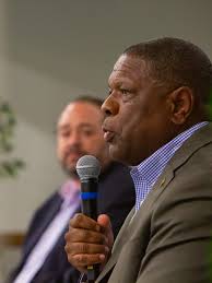 Phoenix council District 6 runoff: Sam Stone, Kevin Robinson debate